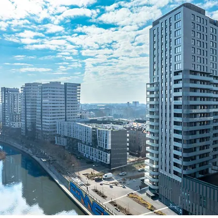 Quorum Z Jakuzzi Balans 16th Floor Z Widokiem Na Odre * Breslau